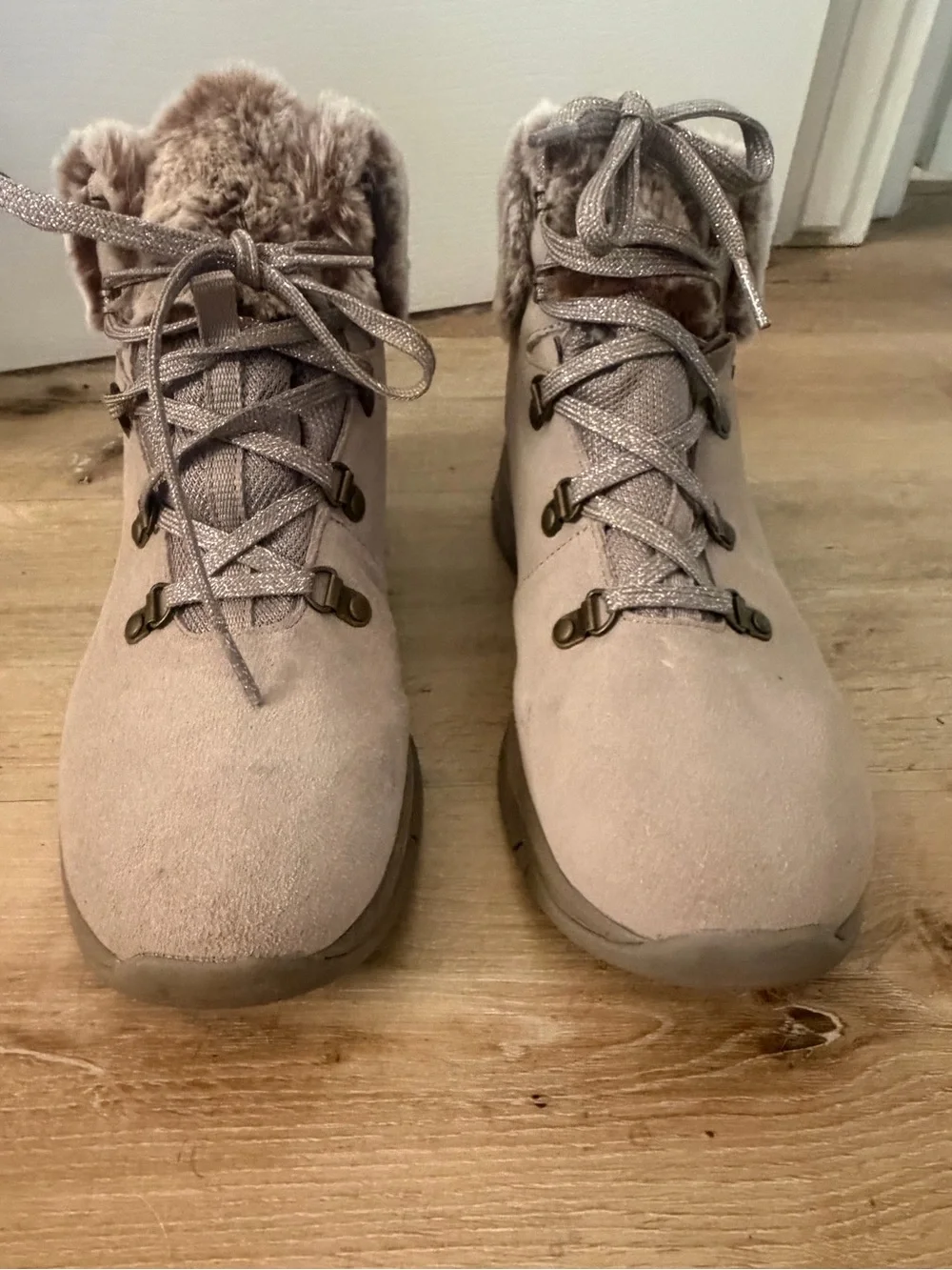Skechers Women's  Faux-Fur Collar Lace-Up Winter Hiking Boots Waterproof